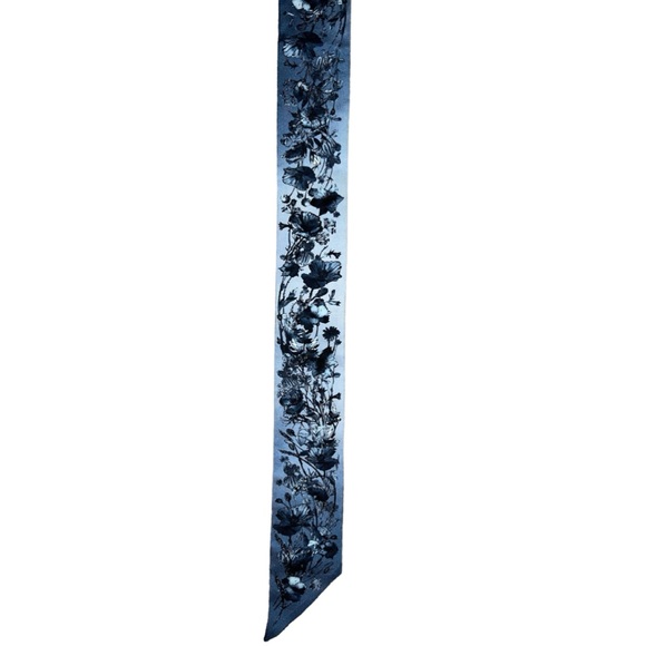 Christian Dior Blue Silk Twill Flowers D-Millefiori Mitzah Scarf like NEW Real - Picture 9 of 12